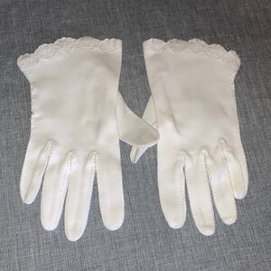 Pretty Vintage MCM White Gloves•EVC!